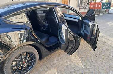 Седан Tesla Model 3 2021 в 