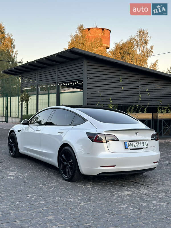 Седан Tesla Model 3 2020 в Києві