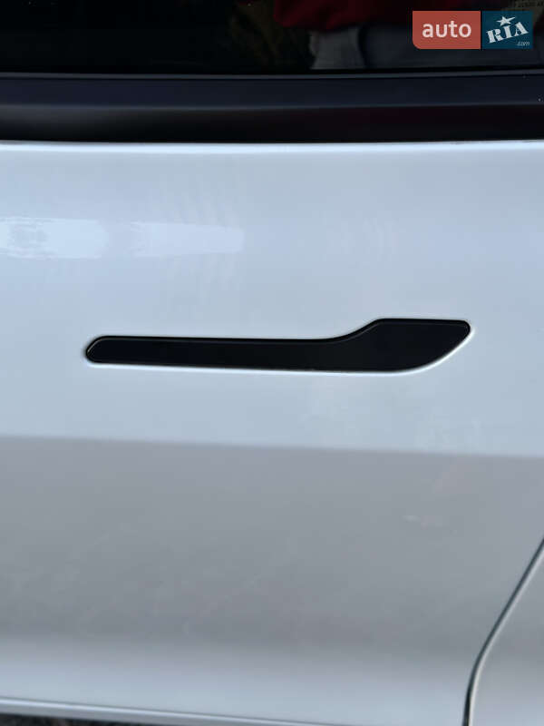 Седан Tesla Model 3 2020 в Києві