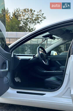 Седан Tesla Model 3 2020 в Киеве