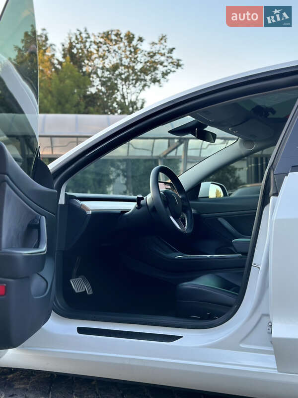Седан Tesla Model 3 2020 в Києві