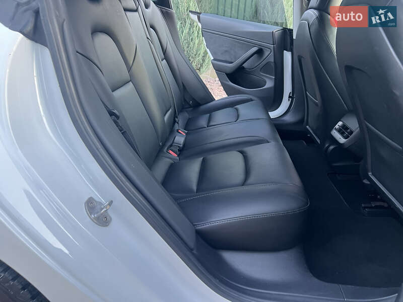 Седан Tesla Model 3 2020 в Києві