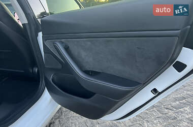 Седан Tesla Model 3 2020 в Киеве