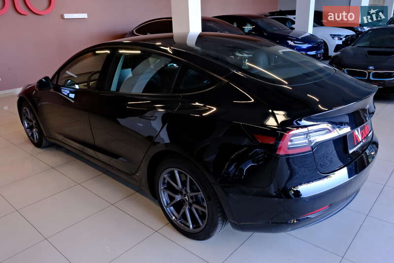 Седан Tesla Model 3 2021 в Одесі