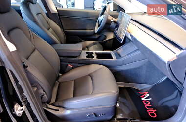 Седан Tesla Model 3 2021 в 