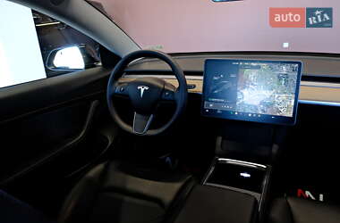 Седан Tesla Model 3 2021 в 