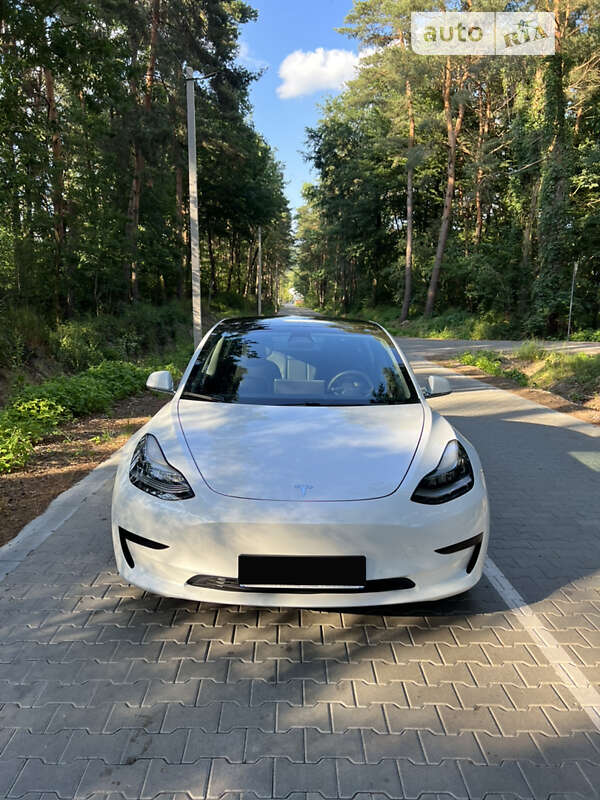 Tesla Model 3 2020