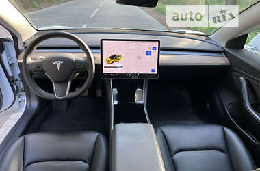 Седан Tesla Model 3 2020 в 