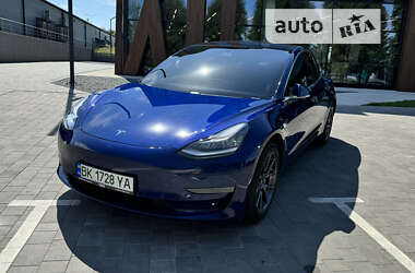 Седан Tesla Model 3 2018 в Луцке