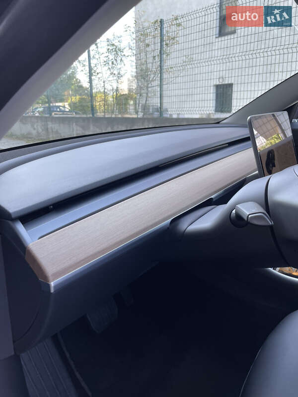 Седан Tesla Model 3 2019 в Києві