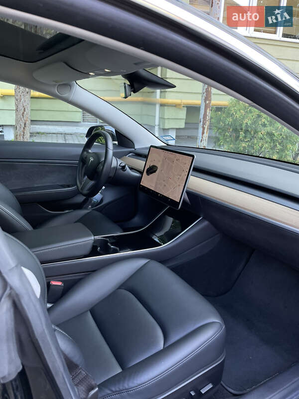 Седан Tesla Model 3 2019 в Києві