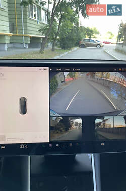 Седан Tesla Model 3 2019 в 