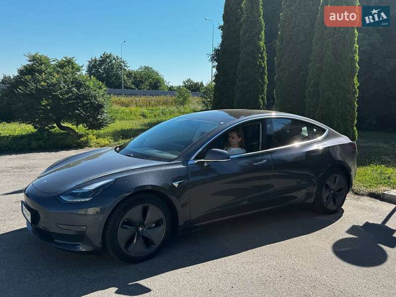 Седан Tesla Model 3 2019 в Киеве