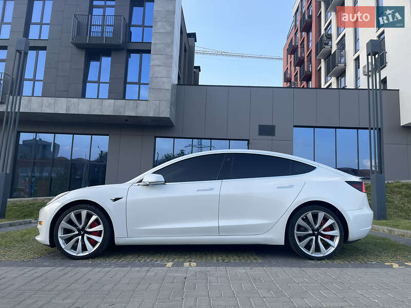 Седан Tesla Model 3 2019 в Львове