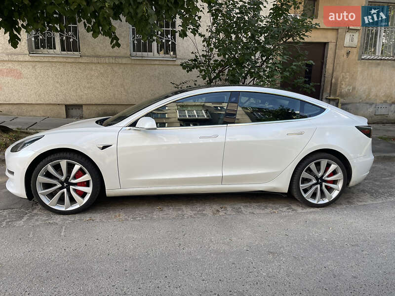 Седан Tesla Model 3 2019 в Львове