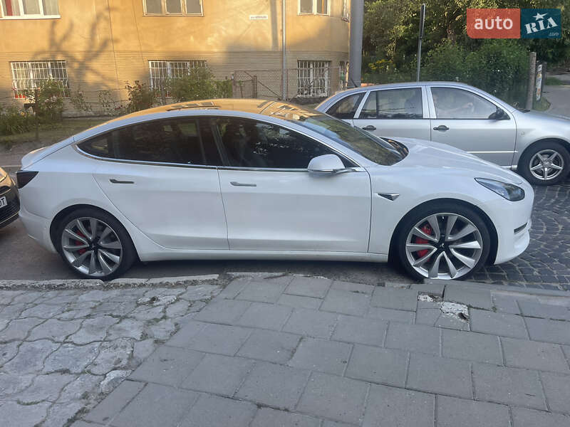 Седан Tesla Model 3 2019 в Львове