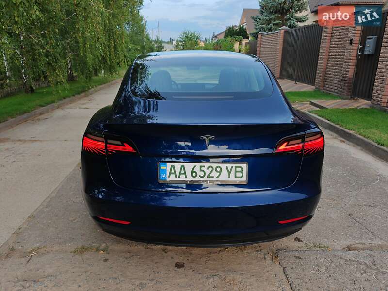 Седан Tesla Model 3 2023 в Золотоноше
