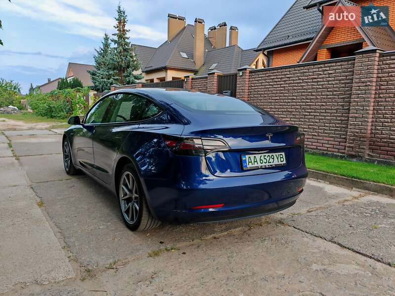 Седан Tesla Model 3 2023 в Золотоноше