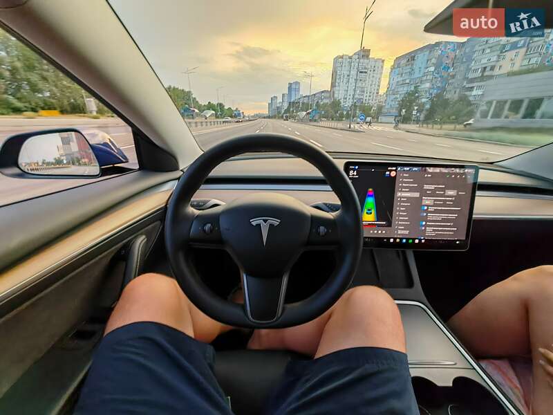 Седан Tesla Model 3 2023 в Золотоноше