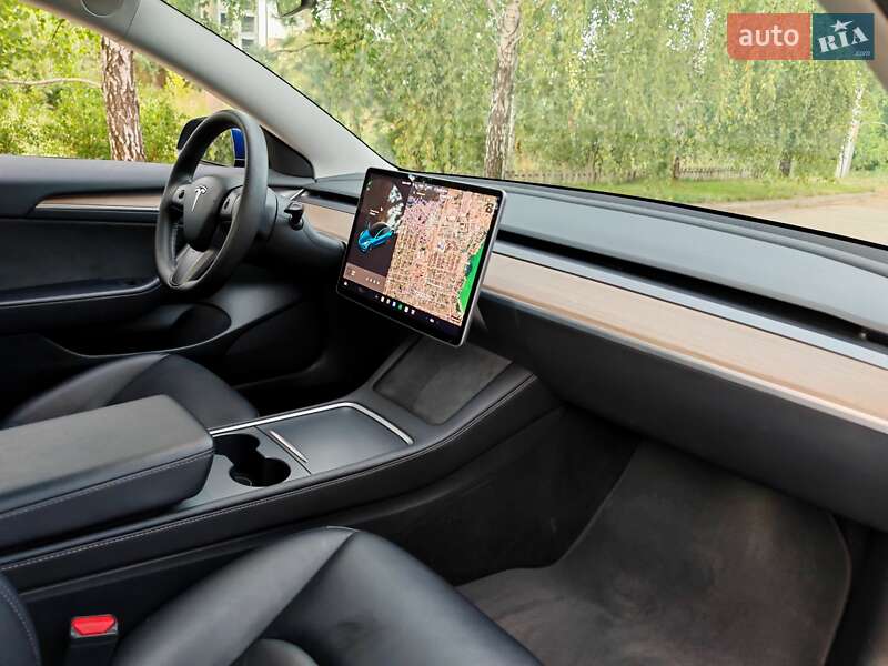 Седан Tesla Model 3 2023 в Золотоноше