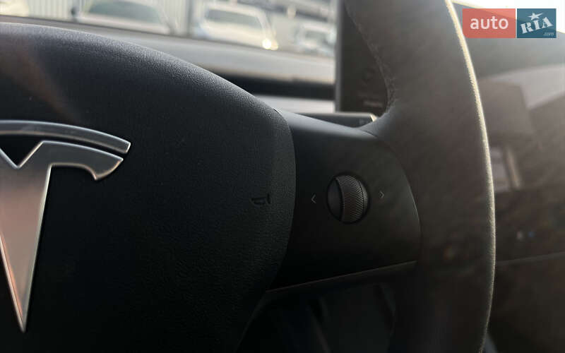 Седан Tesla Model 3 2021 в Мукачевому