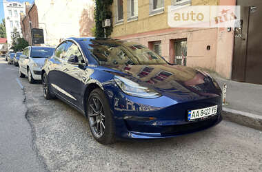 Седан Tesla Model 3 2019 в Киеве