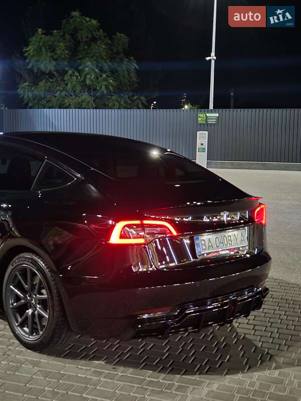 Седан Tesla Model 3 2019 в Кропивницком