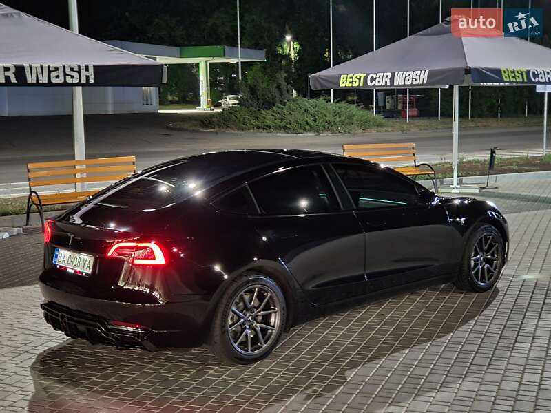 Седан Tesla Model 3 2019 в Кропивницком