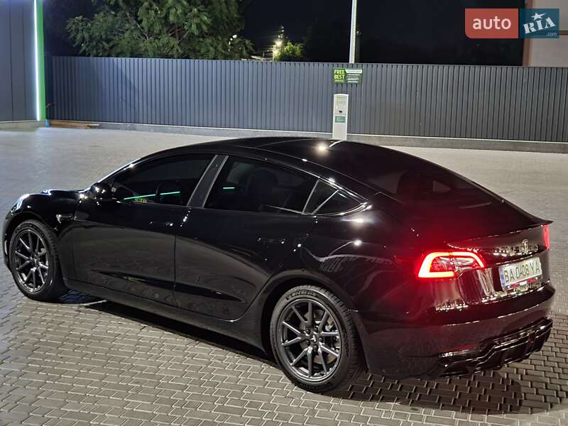 Седан Tesla Model 3 2019 в Кропивницком