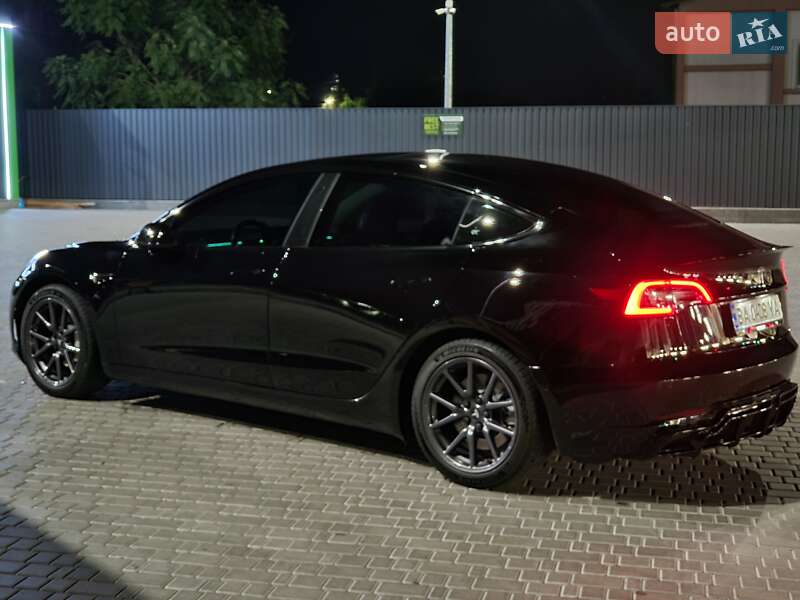 Седан Tesla Model 3 2019 в Кропивницком