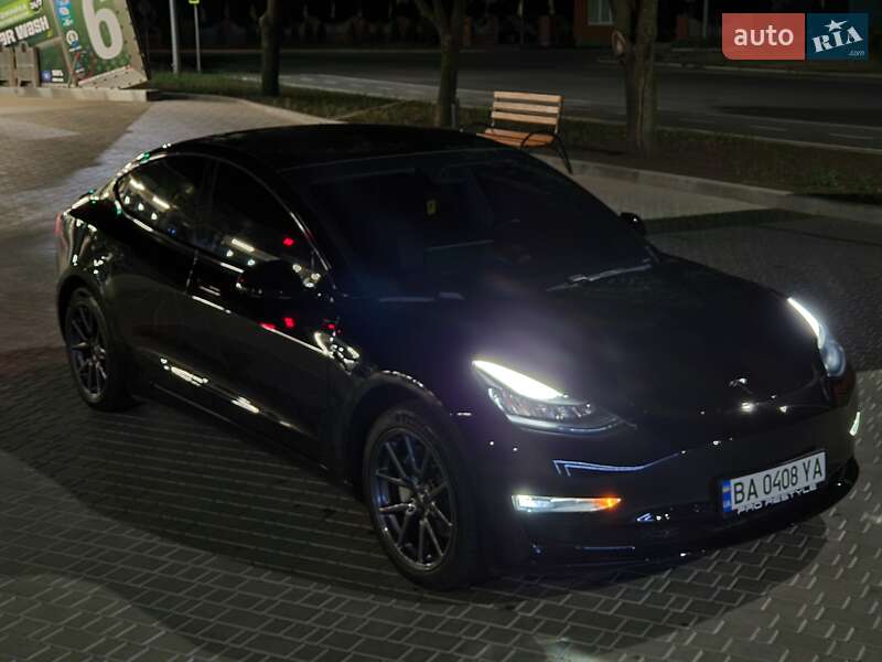 Седан Tesla Model 3 2019 в Кропивницком