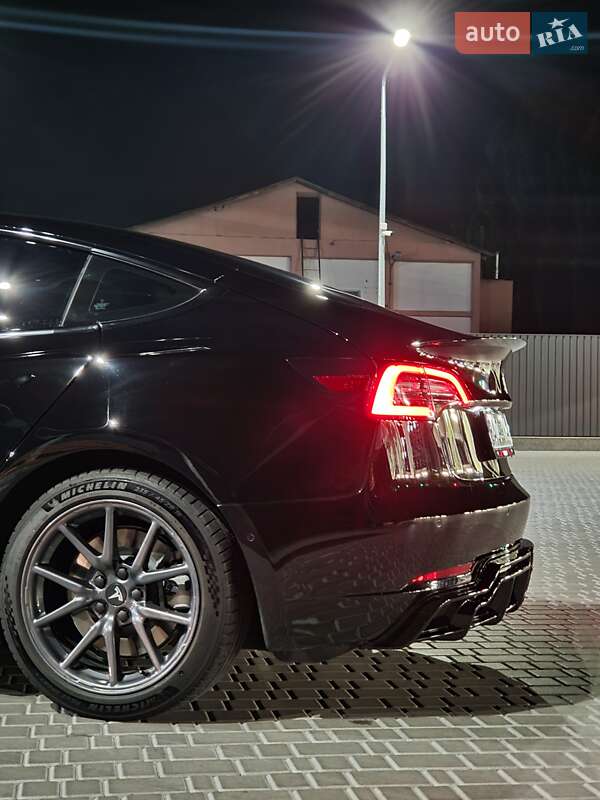 Седан Tesla Model 3 2019 в Кропивницком