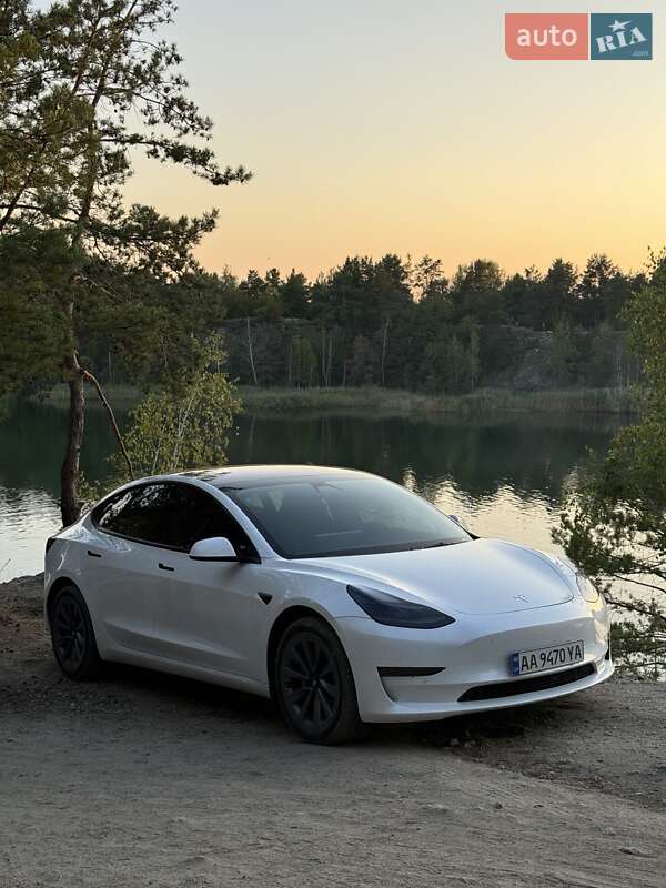 Седан Tesla Model 3 2021 в Киеве