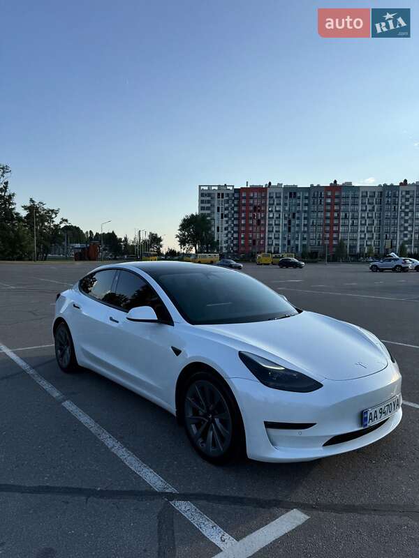 Седан Tesla Model 3 2021 в Киеве