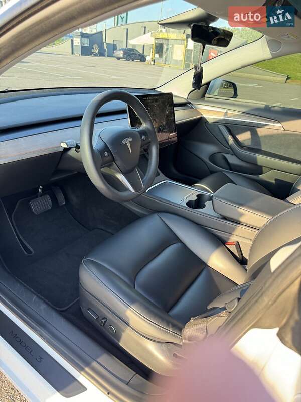 Седан Tesla Model 3 2021 в Киеве