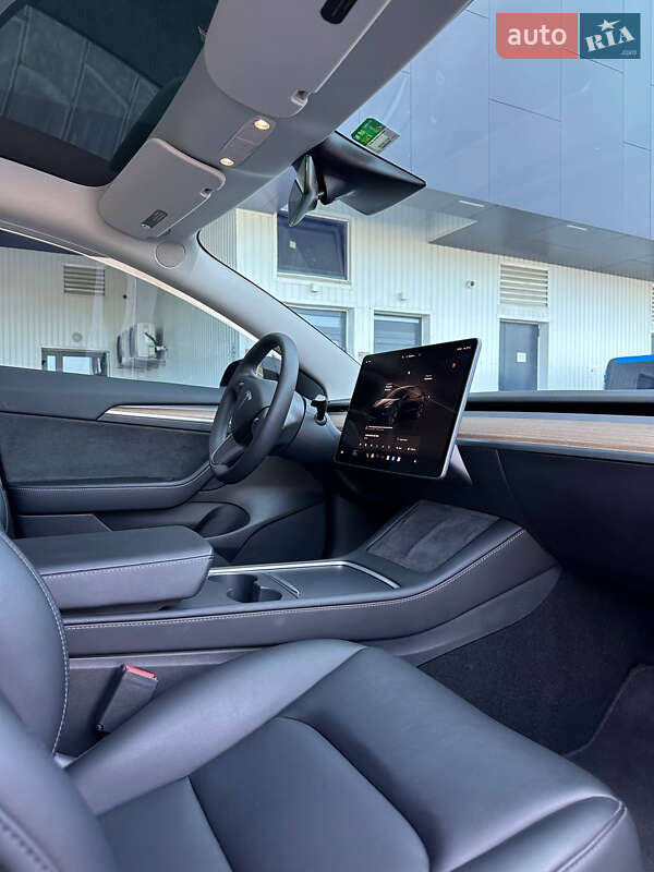 Седан Tesla Model 3 2022 в Рівному