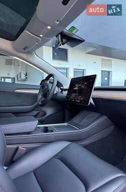 Седан Tesla Model 3 2022 в 