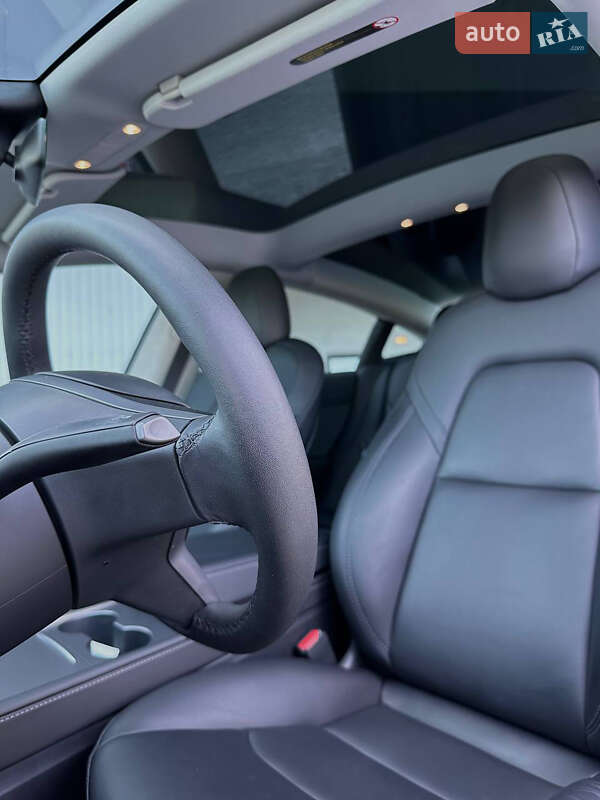 Седан Tesla Model 3 2022 в Рівному