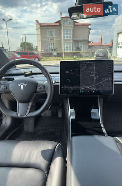 Седан Tesla Model 3 2020 в 