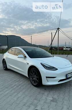 Седан Tesla Model 3 2020 в Хусті