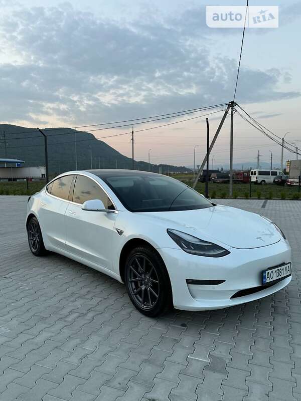 Tesla Model 3 2020