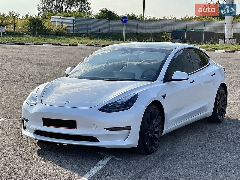 Седан Tesla Model 3 2022 в Ровно