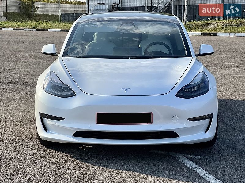 Седан Tesla Model 3 2022 в Ровно