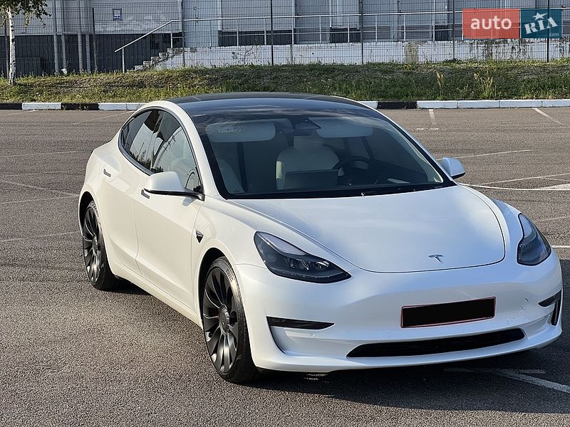 Седан Tesla Model 3 2022 в Ровно