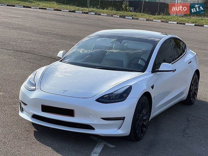 Седан Tesla Model 3 2022 в Ровно