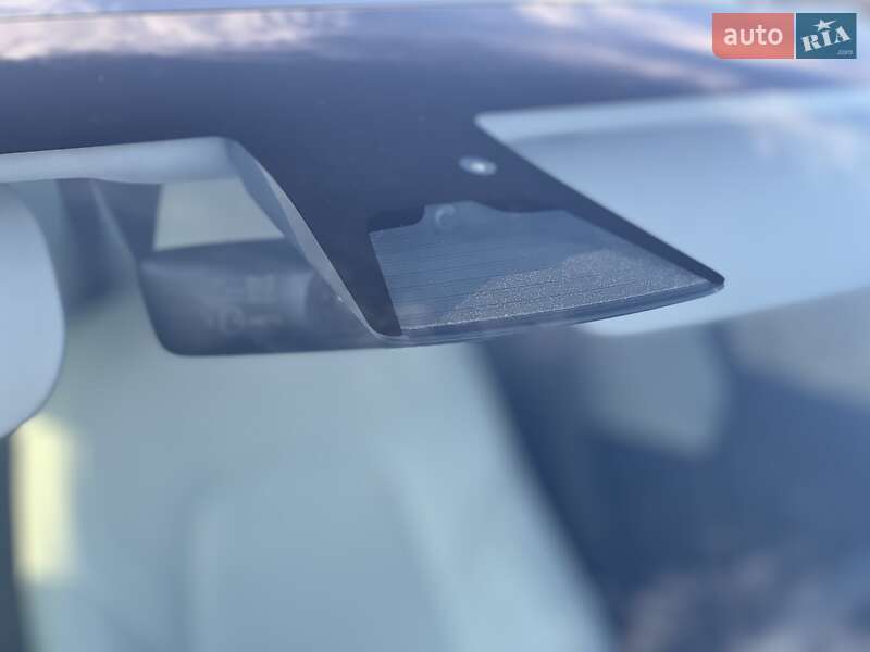 Седан Tesla Model 3 2022 в Ровно