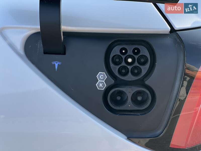 Седан Tesla Model 3 2022 в Ровно