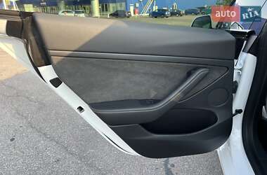 Седан Tesla Model 3 2022 в Ровно