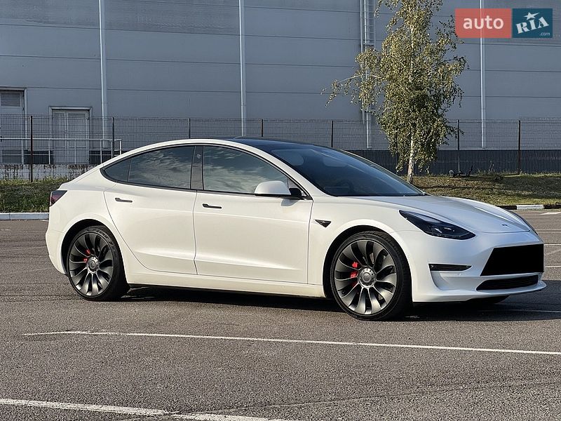 Седан Tesla Model 3 2022 в Ровно