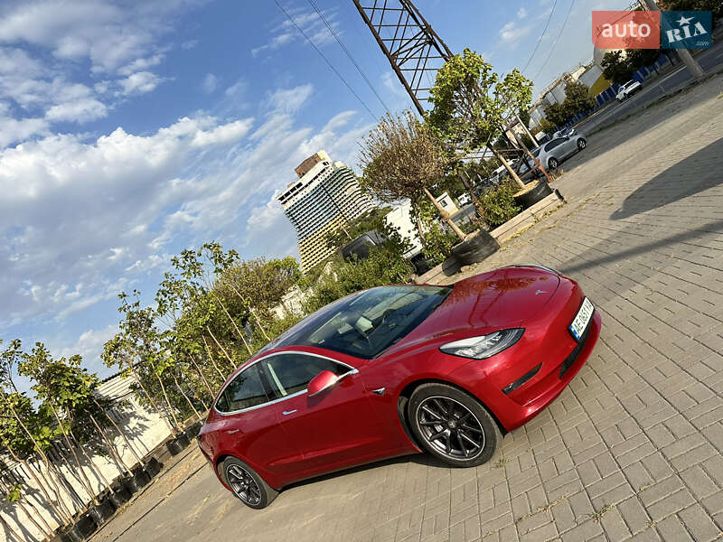 Седан Tesla Model 3 2018 в Дніпрі